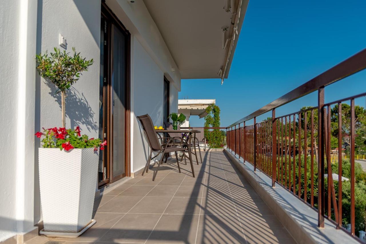 Dimi Seafront Apartment By Rentals Pro Services - Nea Moudania Exterior foto